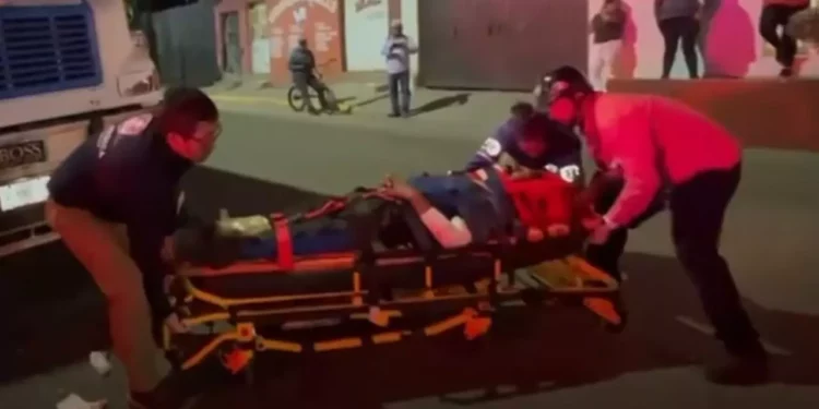 VIDEO | Muere adulto mayor tras esperar más de una hora una ambulancia