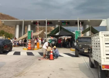 ¿Promesas incumplidas? bloqueo en la barranca larga–ventanilla rebasa las 24 horas y presiona a autoridades