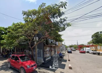 ¡Ataque armado sacude Juchitán! Disparan contra negocio en zona céntrica sin dejar heridos