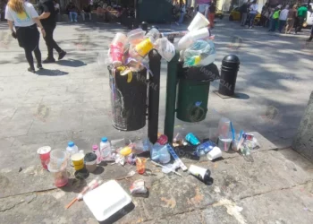 Puente turístico desborda Oaxaca… y también la basura en el Centro Histórico