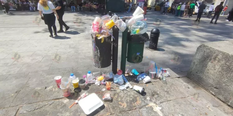 Puente turístico desborda Oaxaca… y también la basura en el Centro Histórico