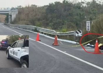 Abandonan cadáver en el libramiento de Matías Romero junto a mensajes intimidatorios