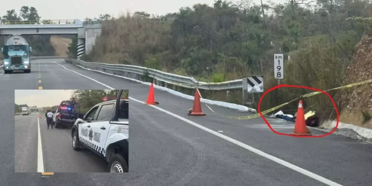 Abandonan cadáver en el libramiento de Matías Romero junto a mensajes intimidatorios