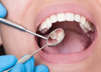 Foto: internet – ilustrativa // Recomiendan acudir al dentista dos veces al año o ante cualquier molestia.