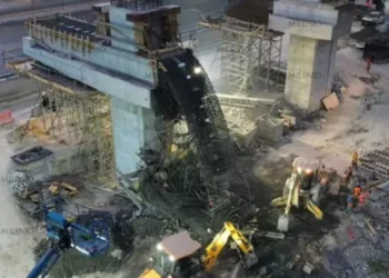 Se desploma armado de columna en construcción de la Línea 4; hay cuatro heridos