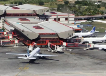 Crisis total en Cuba: Aeropuertos sin combustible hasta abril y turismo en caída libre