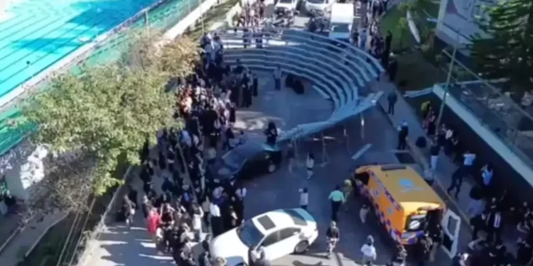 Otro colapso en foto de generación; ahora fue en la UV y deja más de 20 lesionados
