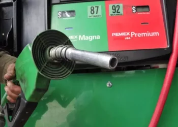 ¿Gasolina sin rebasar los 24 pesos? Gobierno y gasolineros renuevan pacto en medio de presiones del mercado