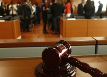 Cómo la Orientación Legal Ayuda a los Inmigrantes a Navegar Procesos de Solicitud Complejos