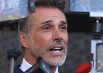“No lo quieren”: Regreso de Sergio Mayer al congreso desata rechazo y polémica