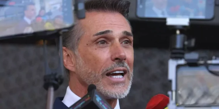 “No lo quieren”: Regreso de Sergio Mayer al congreso desata rechazo y polémica