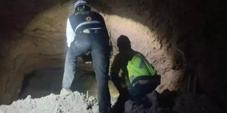 Rescatan con vida a minero tras más de 100 horas bajo tierra en Sinaloa