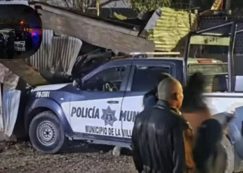 Patrulla se estrella contra vivienda en Etla; policías intentan huir y desatan indignación