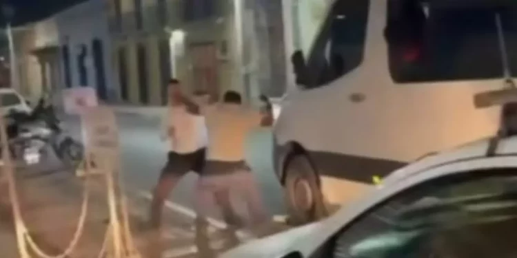 VIDEO | ¿Por qué la violencia domina las calles? Pelea entre conductores sacude el centro de Oaxaca