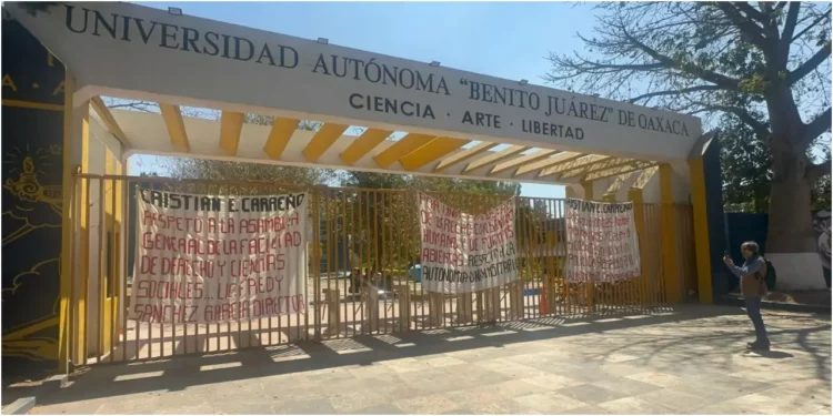 Mantienen toma de CU; piden visto bueno al director de Derecho