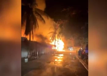 Incendio en Punta Zicatela habría iniciado por falla eléctrica, según primeras pesquisas de FGEO