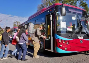 Foto: Gobierno de Oaxaca // Se multiplica la demanda ciudadana para ampliar cifra de rutas del BinniBus, a pesar de tropiezos.