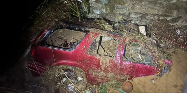Tragedia bajo la lluvia: Muere hombre al ser arrastrado por la corriente en la colonia del Maestro