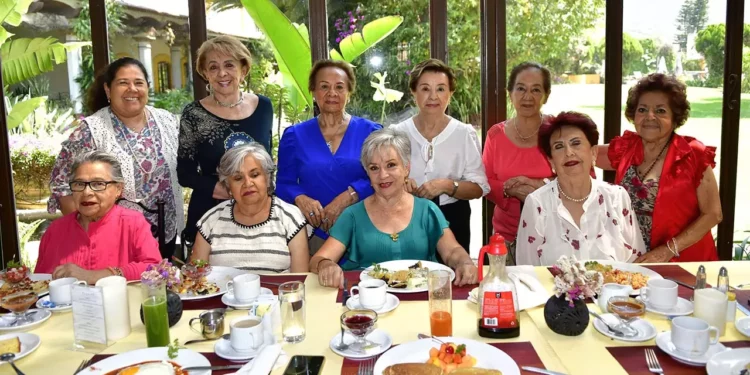 Alicia Coronado celebró su cumpleaños acompañada de amigas cercanas.