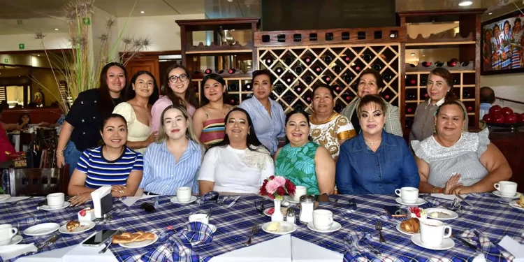 Fotos: Rubén Morales // Cynthia Montaño Méndez celebró su cumpleaños acompañada de su familia y amigas.