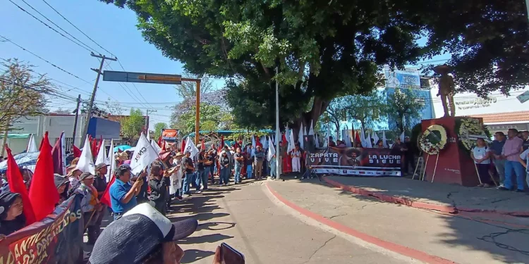Diversas organizaciones sociales se reunieron para recordar el legado de Zapata y la vigencia de sus ideales.