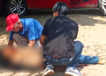 El cuerpo de Andrés Manuel T. M. quedó tendido en el estacionamiento del restaurante tras recibir varios impactos de bala.