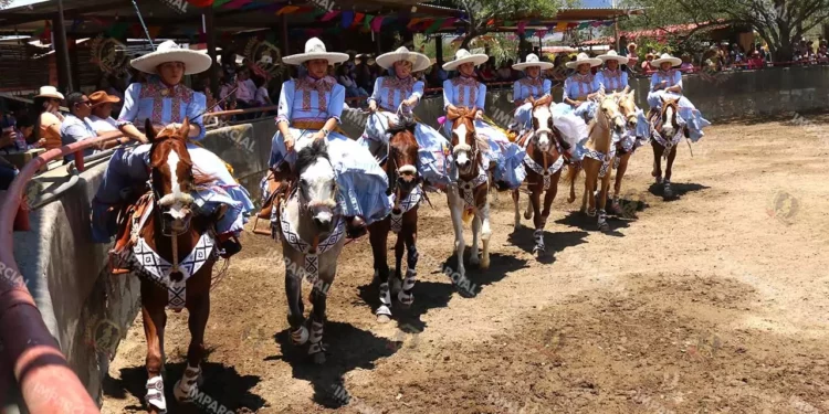 Fotos: Leobardo García Reyes // En el lienzo charro de la Ex Hacienda la Soledad de realizó el estatal de escaramuzas.
