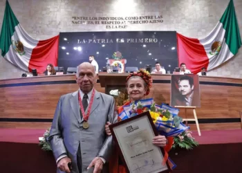 El maestro Delfino Ordaz Toledo recibió la Medalla “Álvaro Carrillo” en reconocimiento a más de siete décadas dedicadas a la música y a la preservación de la lengua zapoteca.