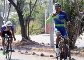 Fotos: Leobardo García Reyes // Jesús Alexander alcanzó y ganó.
