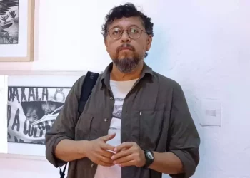 Juan Carlos Reyes es un fotógrafo nacido en Oaxaca de Juárez en 1970 y egresado de la UABJO.