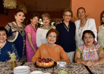 Foto: Rubén Morales // Juanita Gómez celebró su cumpleaños con un desayuno rodeada del cariño de sus amigas más cercanas.