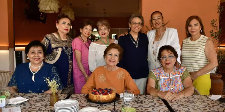 Foto: Rubén Morales // Juanita Gómez celebró su cumpleaños con un desayuno rodeada del cariño de sus amigas más cercanas.