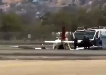Foto: Tomado de Video // Un lesionado dejó el aterrizaje forzoso en el aeropuerto de Santa Cruz Xoxocotlán.