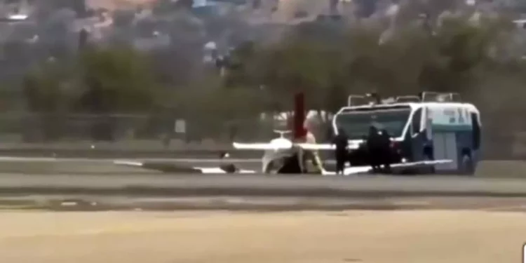 Foto: Tomado de Video // Un lesionado dejó el aterrizaje forzoso en el aeropuerto de Santa Cruz Xoxocotlán.