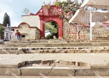 Foto: Adrián Gaytán // La maltrecha plazuela del Carmen Alto.