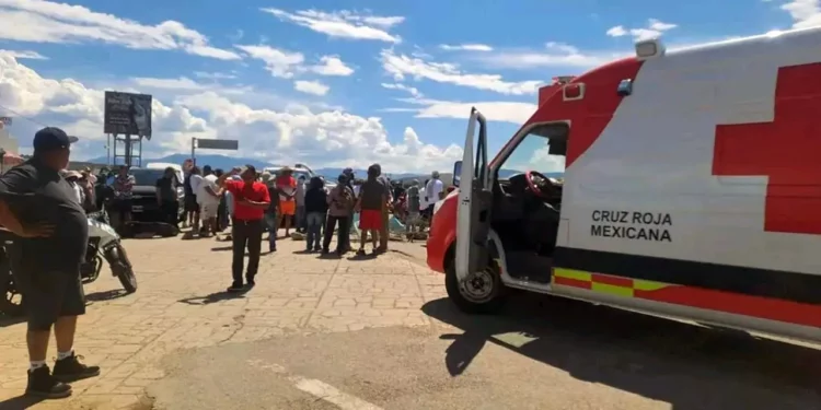 Se desencadenaron críticas luego que los manifestantes impidieron el paso de una ambulancia de la Cruz Roja.