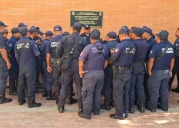 Los policías municipales se concentraron frente a la sede del Ayuntamiento.