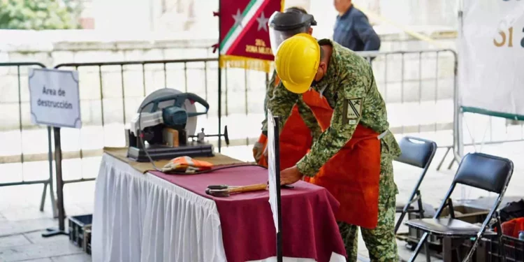 Foto: Gobierno de Oaxaca // Autoridades civiles y militares llevan a cabo un programa estatal de desarme.