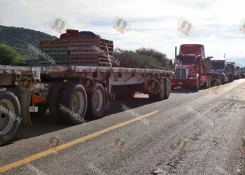 Foto: Archivo El Imparcial // Cargueros obligados a cubrir lo que transportan para evitar proyectiles contra automovilistas.