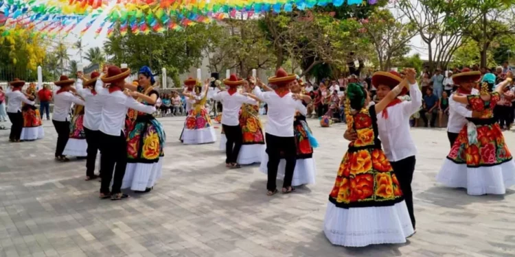 Delegaciones de las ocho regiones de Oaxaca participaron en el proceso de evaluación rumbo a la Guelaguetza 2026.