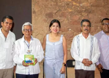 Leandro Hernández Romero destacó que las mujeres han desempeñado un papel fundamental en el ejercicio periodístico.