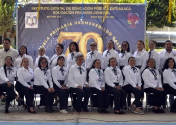 Profesores de la Escuela Primaria “Hermenegildo Galeana” participaron de esta gran celebración.