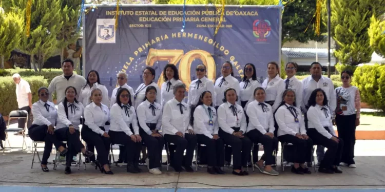 Profesores de la Escuela Primaria “Hermenegildo Galeana” participaron de esta gran celebración.