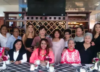 Fotos: Rubén Morales // Rebeca Cervantes disfrutó de un agradable festejo de cumpleaños acompañada de sus entrañables amigas en la Verde Antequera.
