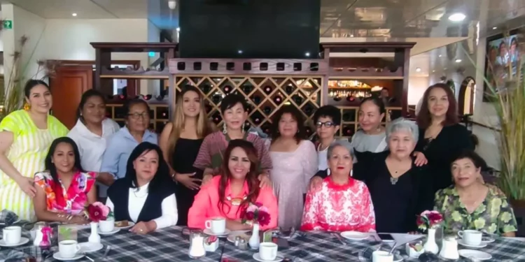 Fotos: Rubén Morales // Rebeca Cervantes disfrutó de un agradable festejo de cumpleaños acompañada de sus entrañables amigas en la Verde Antequera.
