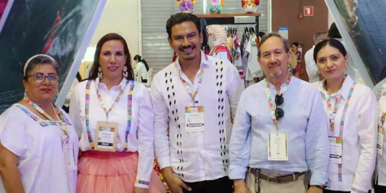 Foto: Municipio de Oaxaca de Juárez // Representación de Oaxaca en el tianguis turístico de Acapulco.