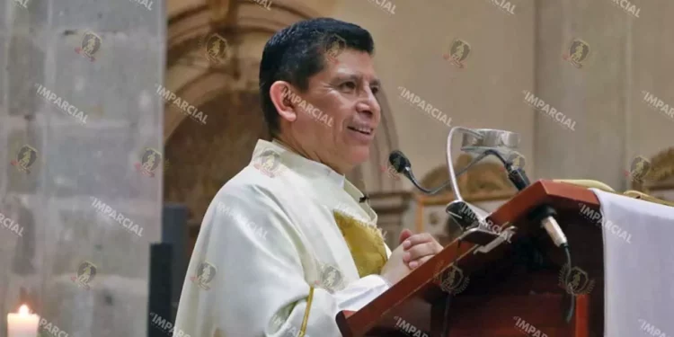 Foto: Adrián Gaytán // Alejandro Rodríguez presidió la misa del mediodía en la catedral metropolitana de Oaxaca.