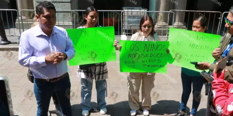 Foto: redes sociales // Protesta STUCOBAO; exigen bonos y freno a la discriminación laboral.