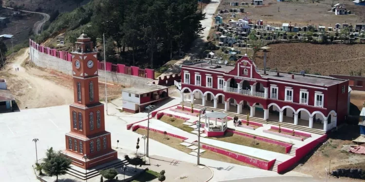 Foto: YouTube Mixtepec y sus tradiciones // Fachada del palacio municipal de Itunyoso.