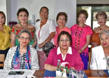 Fotos: Rubén Morales // Celia Martínez Álvarez, Irene Rodríguez de Díaz, Sol Álvarez, Juanita Gómez, Marien Topete Leonor Hurtado, Olguita Scheremberg, Mary Marichalar y Tere Herrera.